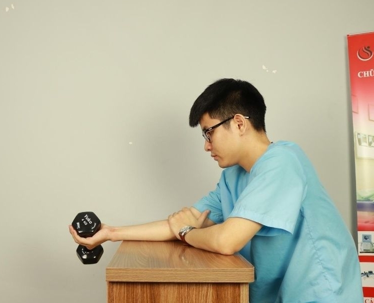 Hammer supination (xoay tạ), bài tập golfer's elbow