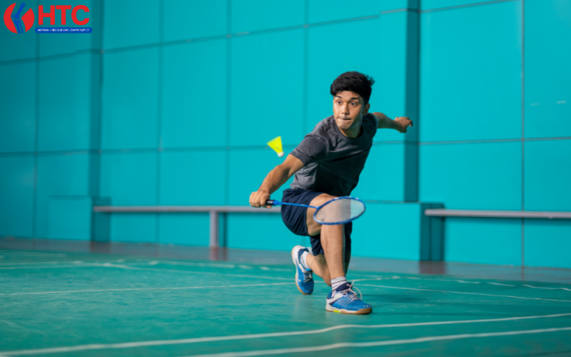 đau bàn chân khi chơi cầu lông