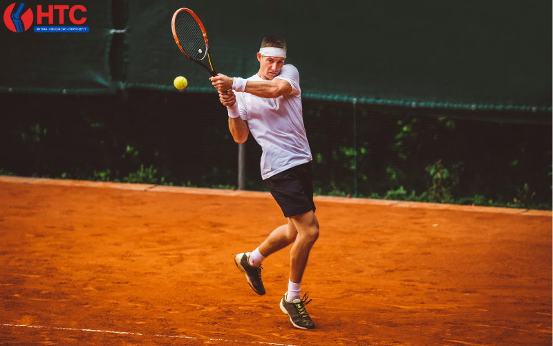 đau bàn chân khi chơi tennis