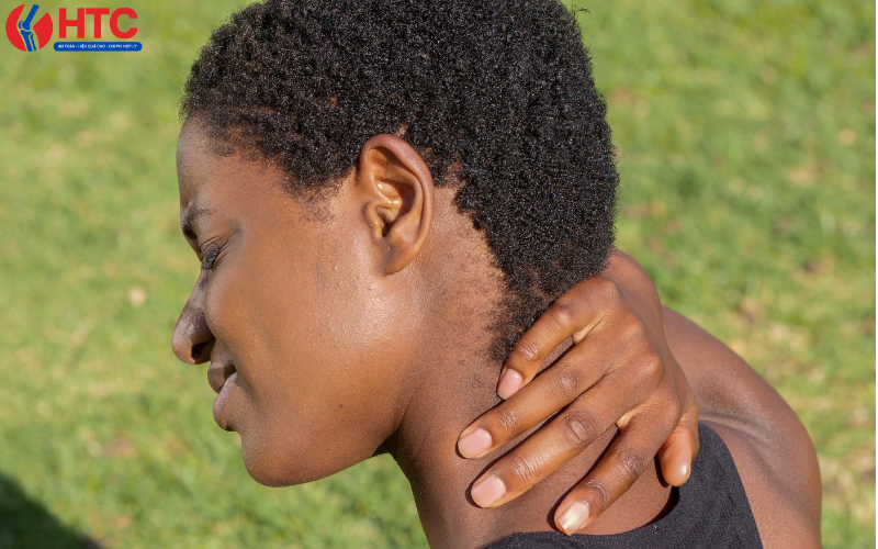 đau cổ khi chơi thể thao 